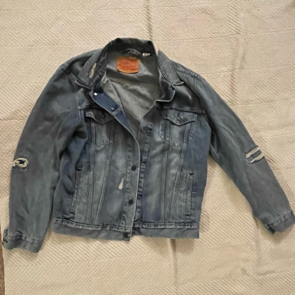 Levi’s mens distressed denim jacket NWOT